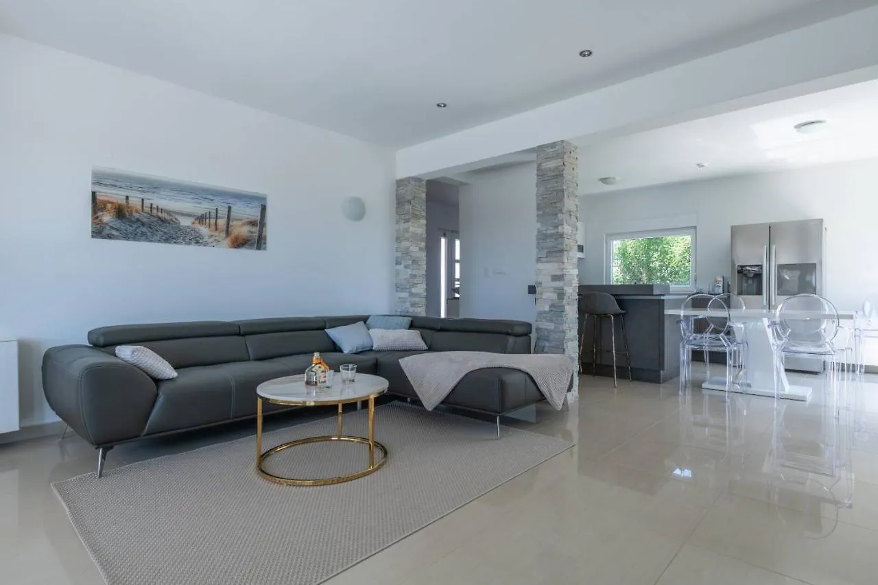 Villa Sunsea With Heated Pool Vodnjan Croatia