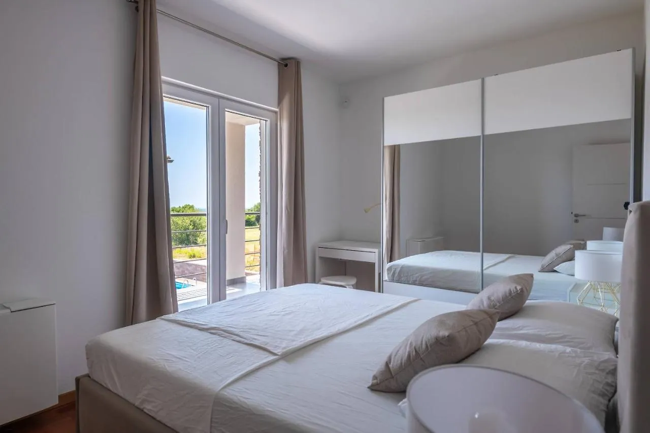 Villa Sunsea With Heated Pool Vodnjan