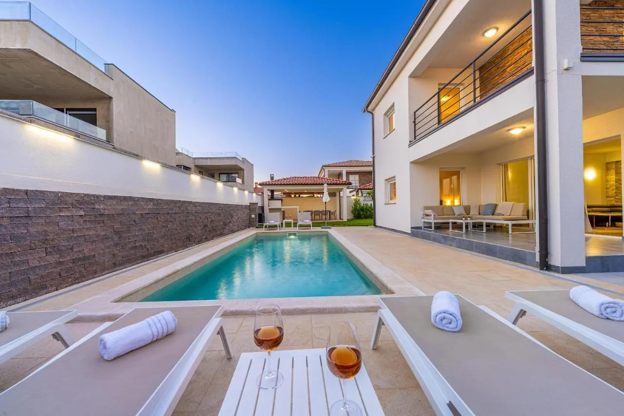 Villa Sunsea With Heated Pool Vodnjan