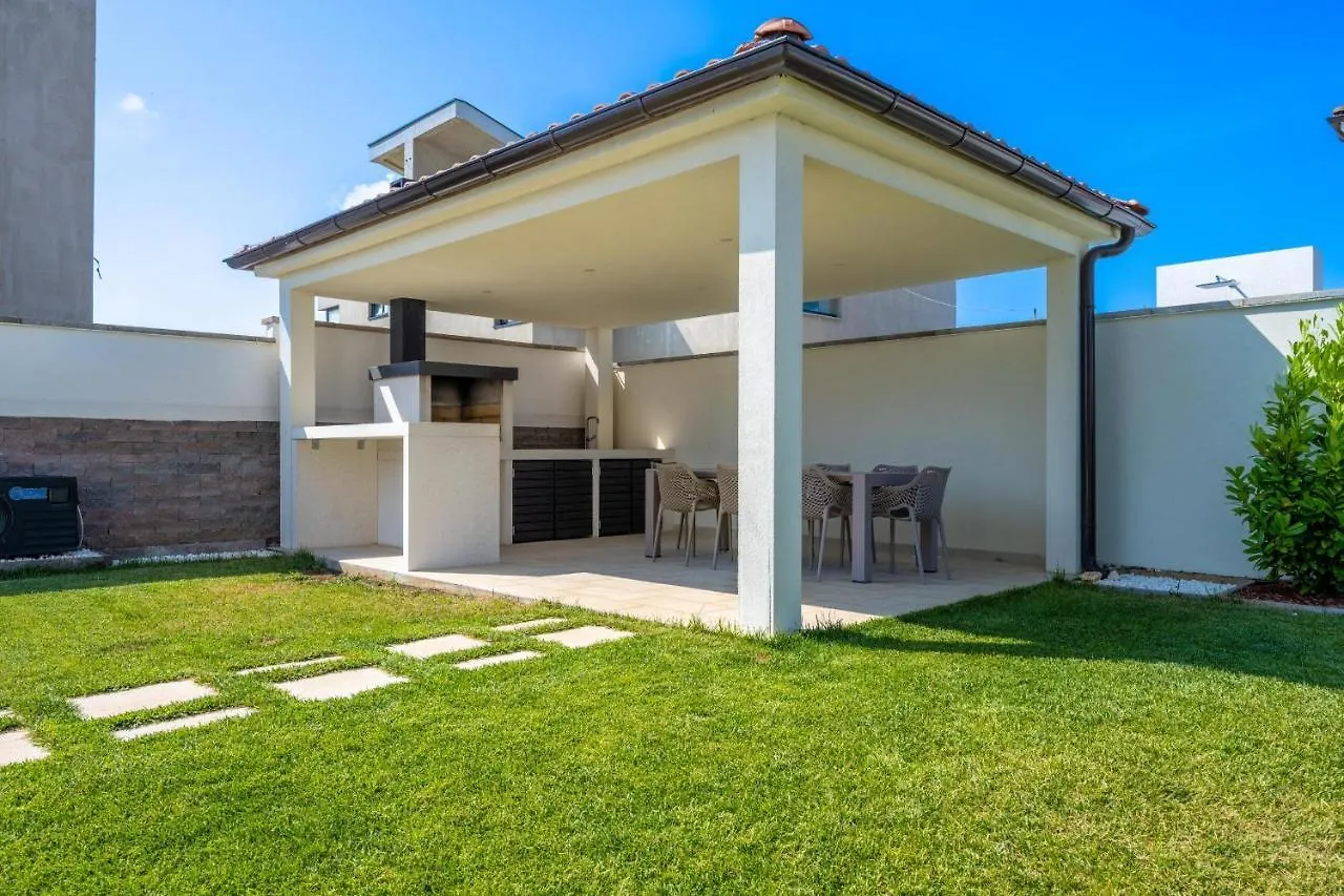 Villa Sunsea With Heated Pool Vodnjan Croatia